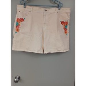 Authentic EV1 Alex Shorts. Size 20. Embroidery Front. Relaxed Vintage. Off White